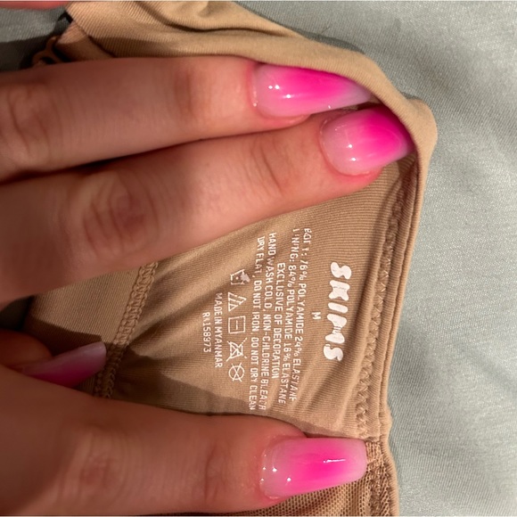 Skims triangle bra medium like new - Picture 5 of 5